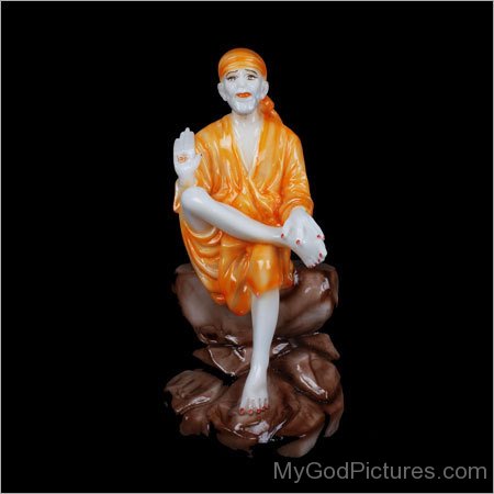 Beautiful Statue Of Sai Baba Ji
