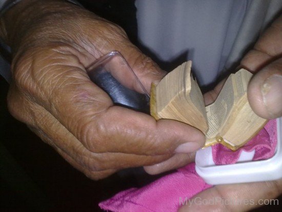 Image Of Small Guru Granth Sahib Ji