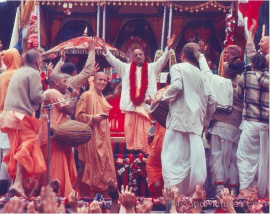 Abhay Charanaravinda Bhaktivedanta Swami Prabhupada With His Devotee