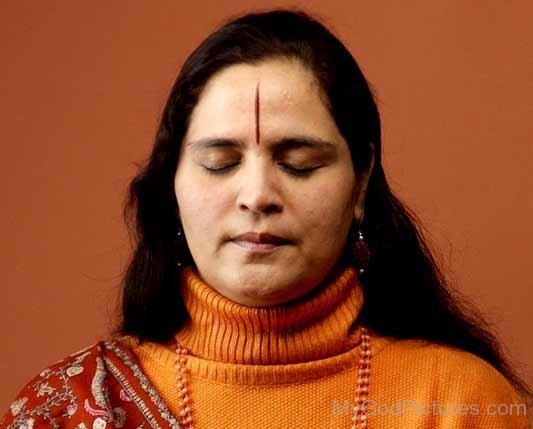 Anandmurti Gurumaa During Meditation