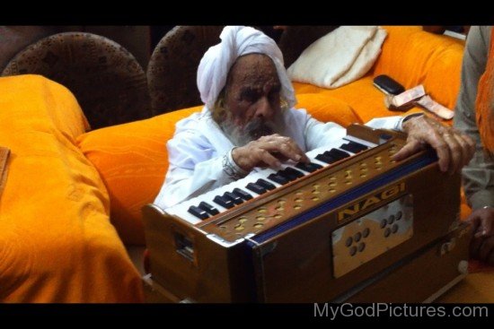 Baba Ajit Singh Ji Playing Harmonium