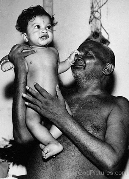 Bhagawan Nityananda With Lilltle Child