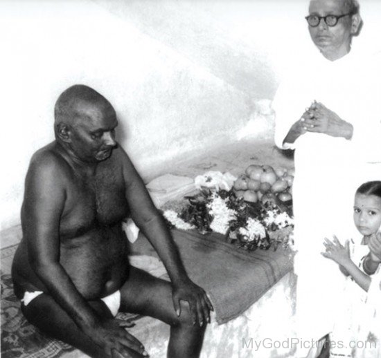 Bhagawan Nityananda With Their Devotee
