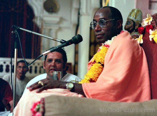 Bhakti Tirtha Swami During Speech