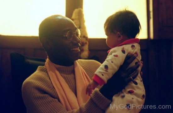 Bhakti Tirtha Swami With Little Baby