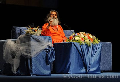 Image Of Swami Maheshwarananda During Lecture
