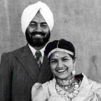 Maharaj Charan Singh Ji With His Wife