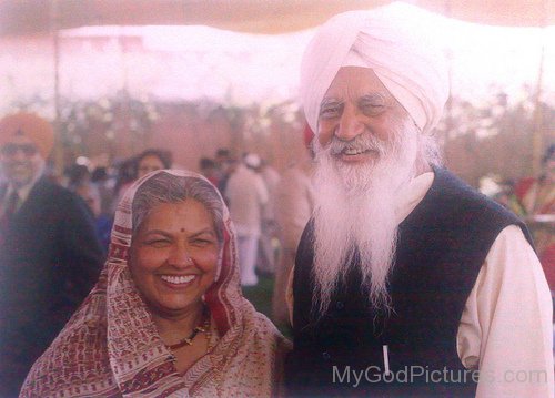 Maharaj Charan Singh Ji With Lady