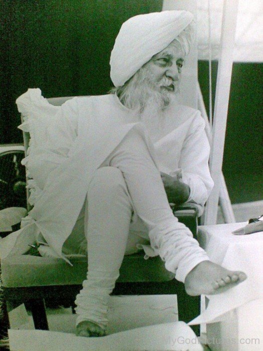 Spiritual Leader Maharaj Charan Singh Ji