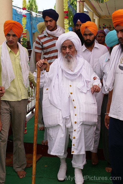 Standing Image Of Baba Ajit Singh Ji