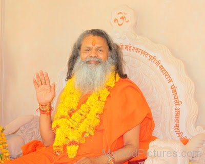 Swami Maheshwarananda Give His Blessings To All Sangat