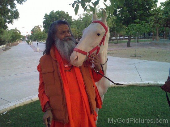 Swami Maheshwarananda Ji with Horse