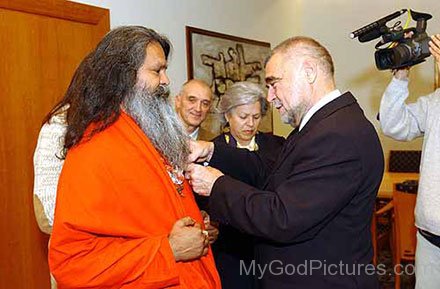 Swami Maheshwarananda Standing With President