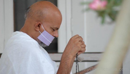 Acharya Mahashraman Ji Doing Meditation