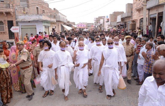 Acharya Mahashraman Ji With Their Devotees