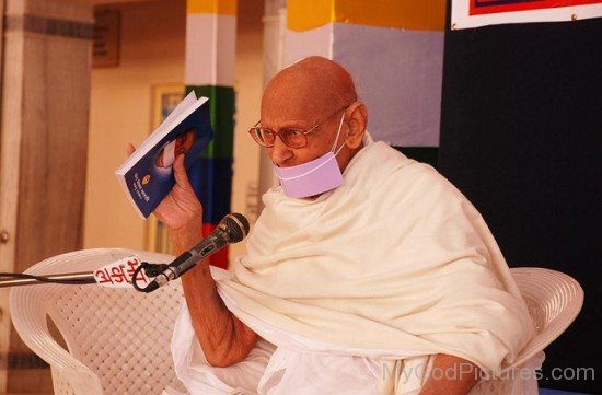 Acharya Shri Mahapragya Ji Holding Book