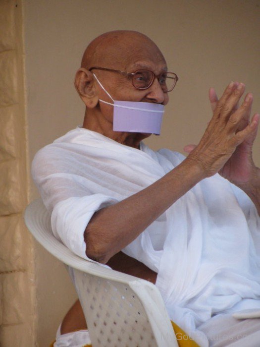 Acharya Shri Mahapragya Ji Sitting On Chair
