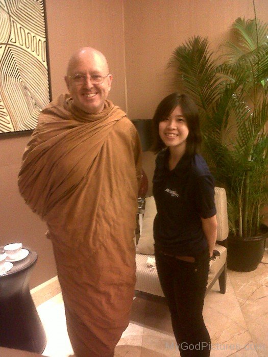 Ajahn Brahm With His Devotee