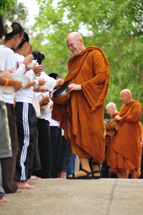 Ajahn Sumedho Meets His Devotees