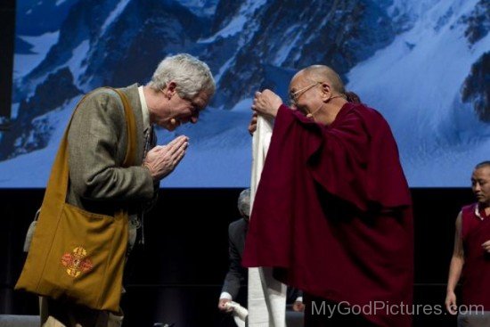 B.Alan Wallace Greets Dalai Lama