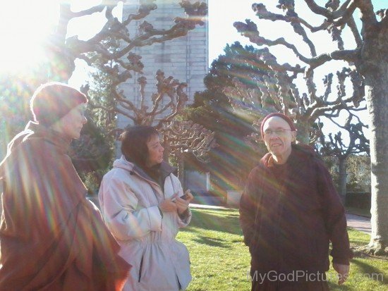 Bhikkhu Bodhi Talking With BGR Executives