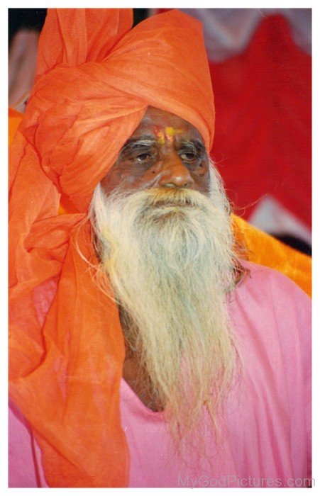 Gagangiri Maharaj Wearing Turban