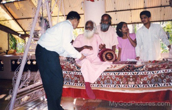 Gagangiri Maharaj With His Coordinators
