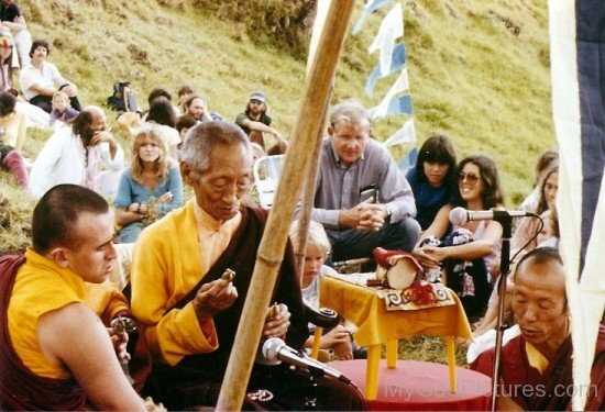 Kalu Rinpoche With His Devotees
