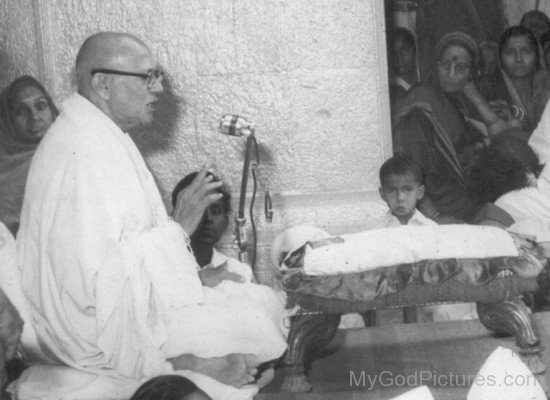 Kanji Swami Giving Lecture