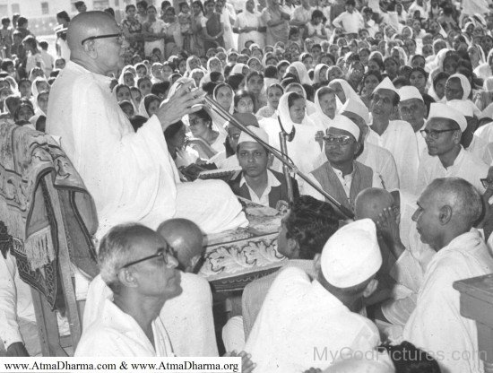 Kanji Swami Ji With Devotees