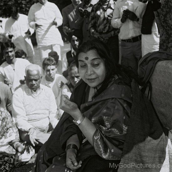 Nirmala Srivastava With Her Devotees