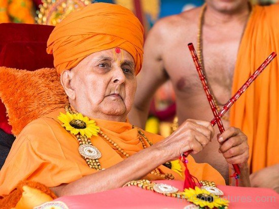 Pramukh Swami Maharaj Doing Dandiya