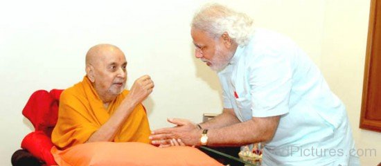 Pramukh Swami Maharaj Talking With Narender Modi