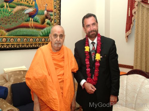Pramukh Swami Maharaj With Rabbi David Rosen