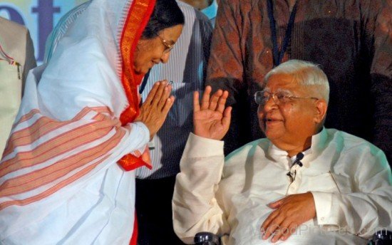 Pratibha Patil Greets S.N.Goenka