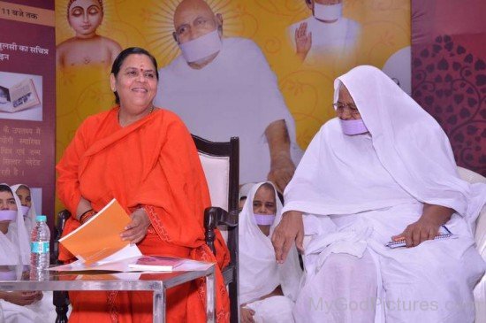 Sadhvi Kanakprabha Ji With Minister Uma Bharti