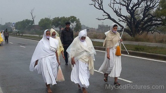 Sadhvi Kanakprabha Walking On Chair