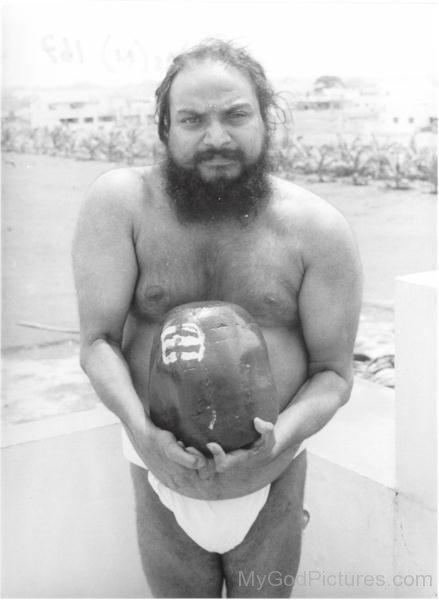 Shivabalayogi Holding Shiva Linga