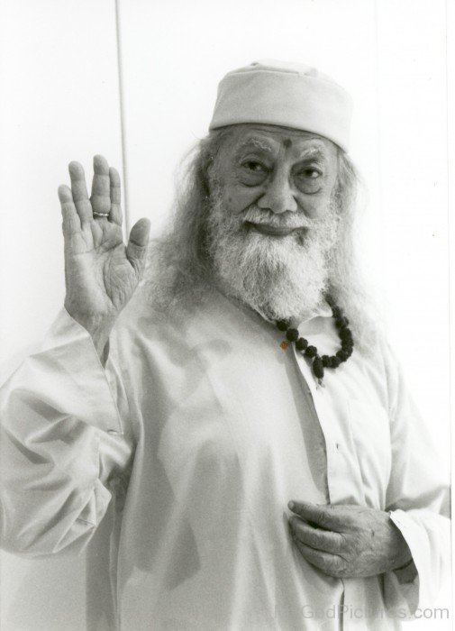 Shree Hariharananda Giri Ji Photo