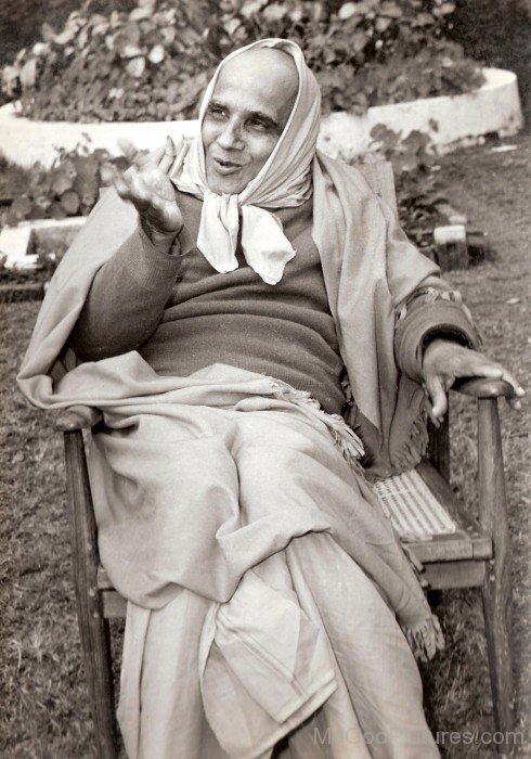 Swami Krishnananda Saraswati Sitting On Chair