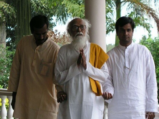 Vethathiri Maharishi With His Disciples