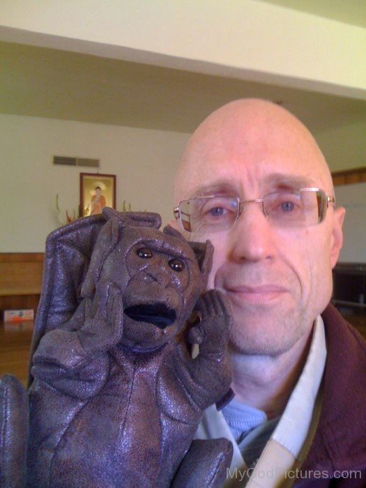 Heng Sure Showing Statue