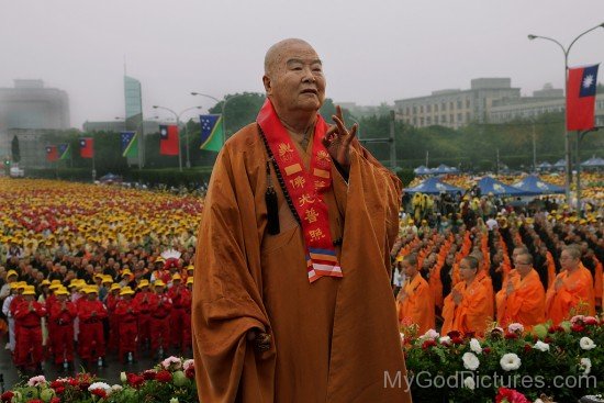 Hsing Yun Doing Prayer