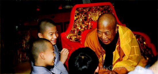 Hsuan Hua Talking With Little Devotees