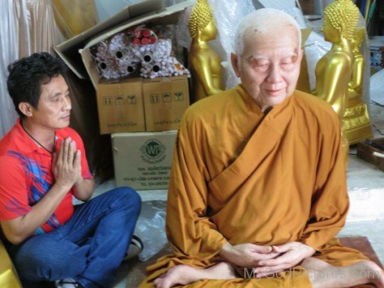 Thich Thanh Tu Doing Meditation