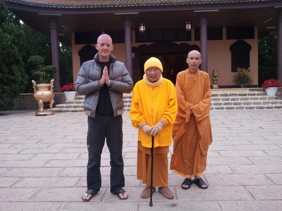 Thich Thanh Tu With Devotee And Disciple