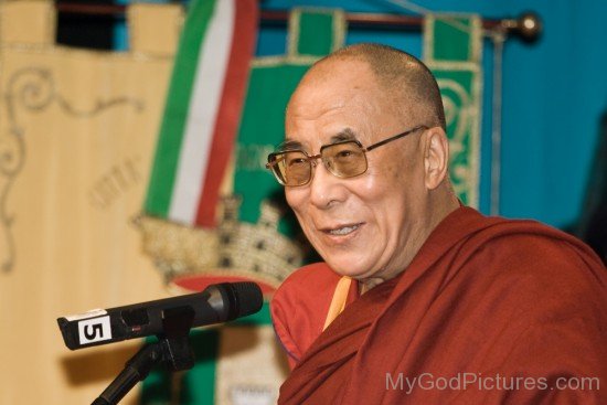Dalái Lama Tenzin Gyatso Addressing