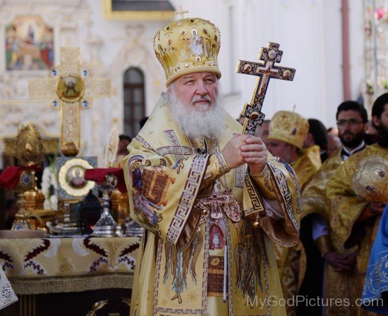 Kirill I Holding Cross