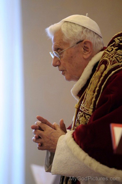 Pope Benedict XVI At Pray