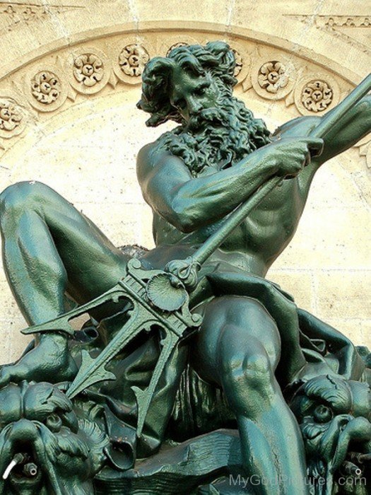 Black Statue Of Neptune-mu701